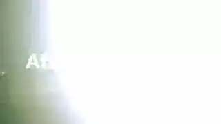 حفلة سكس: العاهرة الشقراء تبتلعها الأزبار السوداء والمني