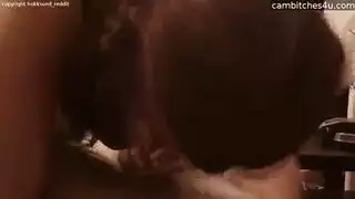 قضيب كبير يدمر كس سمراء مشعرة وأثداء طبيعية