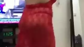 عاهرة عربية ترتدي نقاب تهز مؤخرتها العارية في فيديو مثير