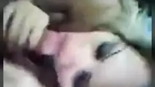 وسيم لبناني وزوجة سعودية في مشهد صريح للجنس الفموي ووضعية الكلب