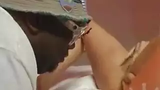 فحل أنيق يحصل على دفقة منوية ضخمة على وجهه