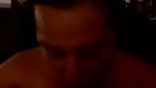 وراء الكواليس نائب الرئيس غارق الساقين