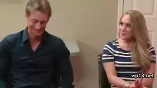 جماع سري في المكتب: زوجة تُضاجع بقوة من قبل زميلها