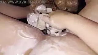 لعب ابنتي بالطعام بمفردها: زبادي ودسار زجاجي ضخم في فيلم إباحي