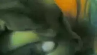 خادمة آسيوية تنحني على المكتب لجنس عنيف مع المدير