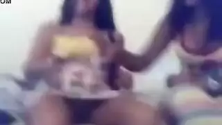 سكس عربي: عاهرات متهيجة تتحدثن بكلام فاحش ومداعبة مثلية