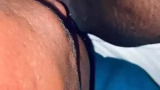 الكس السمراء المحلوقة تتعرض للجماع باللسان في فيلم xxx مكثف