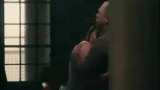 يلعب بزبه تحت الفراش