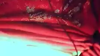 مص وهي راكعة: جميلة آسيوية تخدم انتصابًا ضخمًا