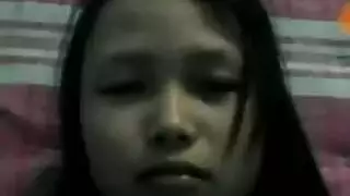 جلسة تدليك إباحية: صديقان يمارسان الجنس مع فتاة أثناء نوم شاب