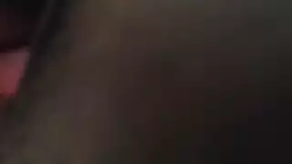 وليمة شرجية إباحية: أداة سوداء كبيرة تهيمن على خدين أبيضين ممتلئين