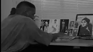 المتأنق القديم القيام في سن المراهقة هنا