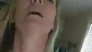 امرأة ناضجة شهوانية وفتاة صغيرة في مشهد اختراق مزدوج