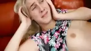 سكس الأب بينيك بنته في كسه الضيق لأول مرة